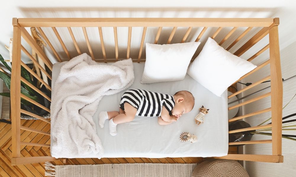 Reasons to Choose a Crib Over a Bassinet
