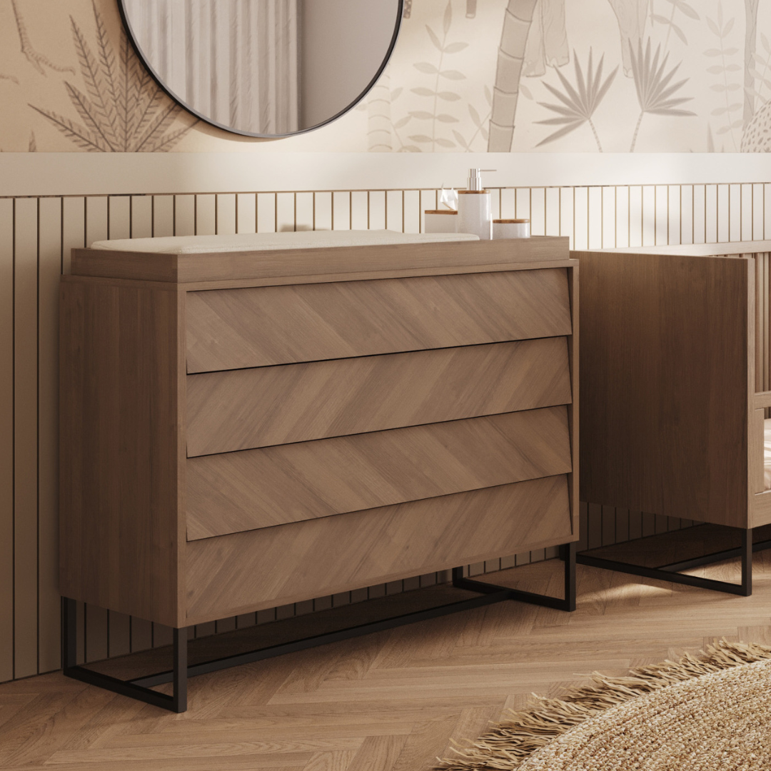 Noah Changing Set in Walnut