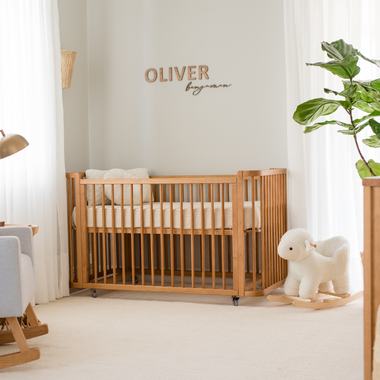 ココナッツベイビー Samba Convertible Crib in Hazelnut | Simply Nursery